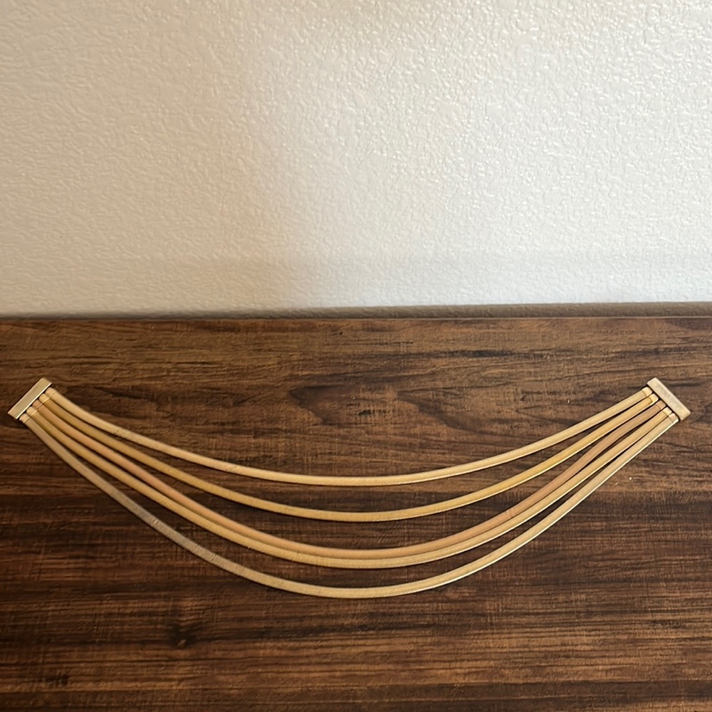 VINTAGE 1980’s GOLD NECKLACE WITH MAGNETIC CLOSURE